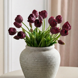 Luxuriöser, prachtvoller Tulpenstrauß – Bordeaux